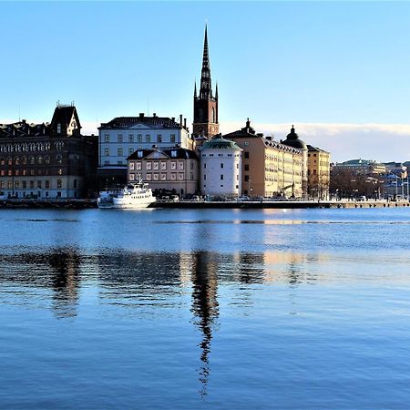 Central Apartment 5Min Drive To The Airport. Stockholm Bagian luar foto