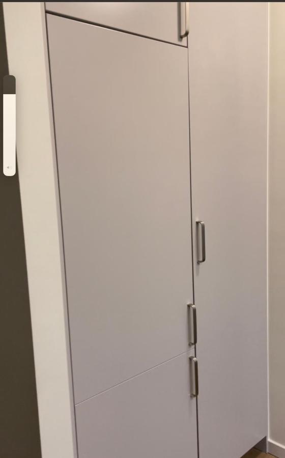 Central Apartment 5Min Drive To The Airport. Stockholm Bagian luar foto