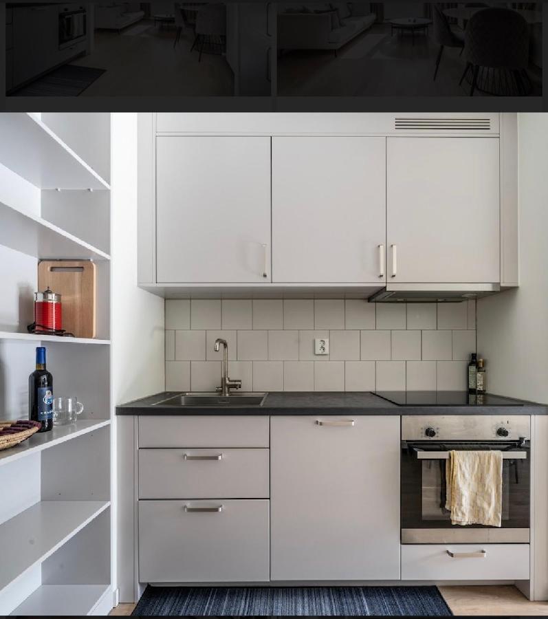 Central Apartment 5Min Drive To The Airport. Stockholm Bagian luar foto