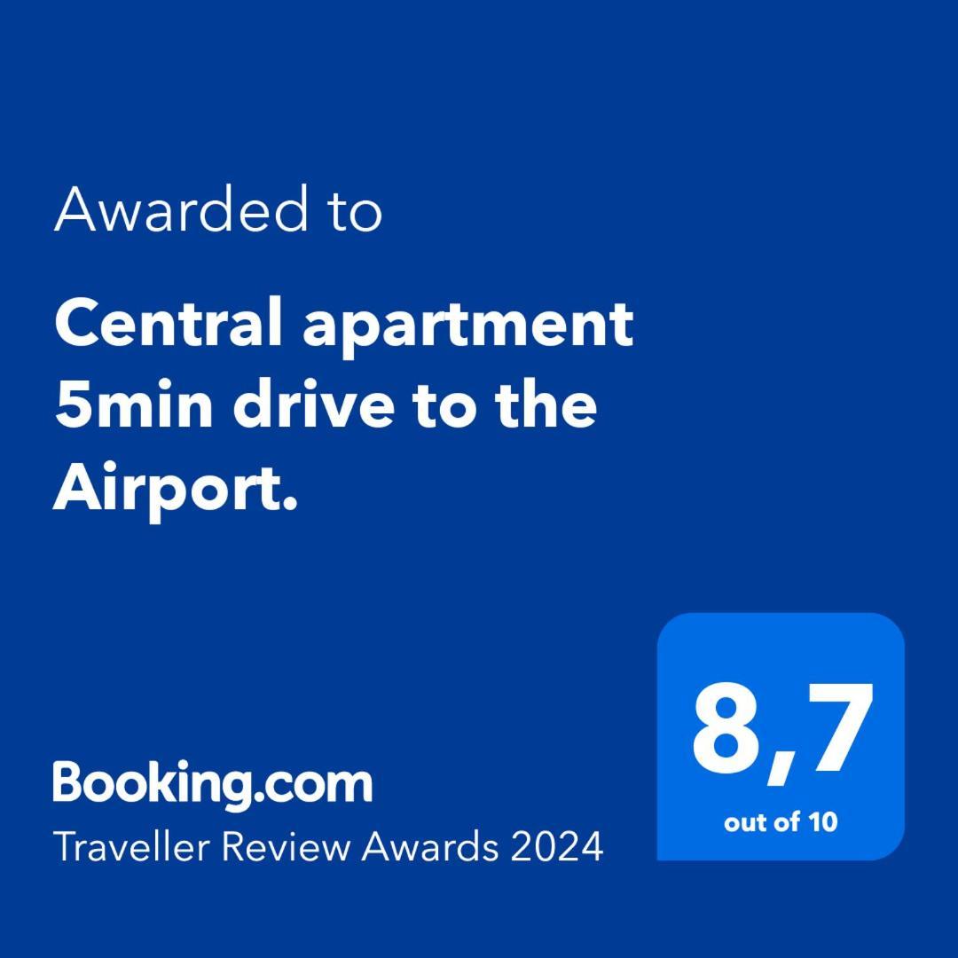 Central Apartment 5Min Drive To The Airport. Stockholm Bagian luar foto