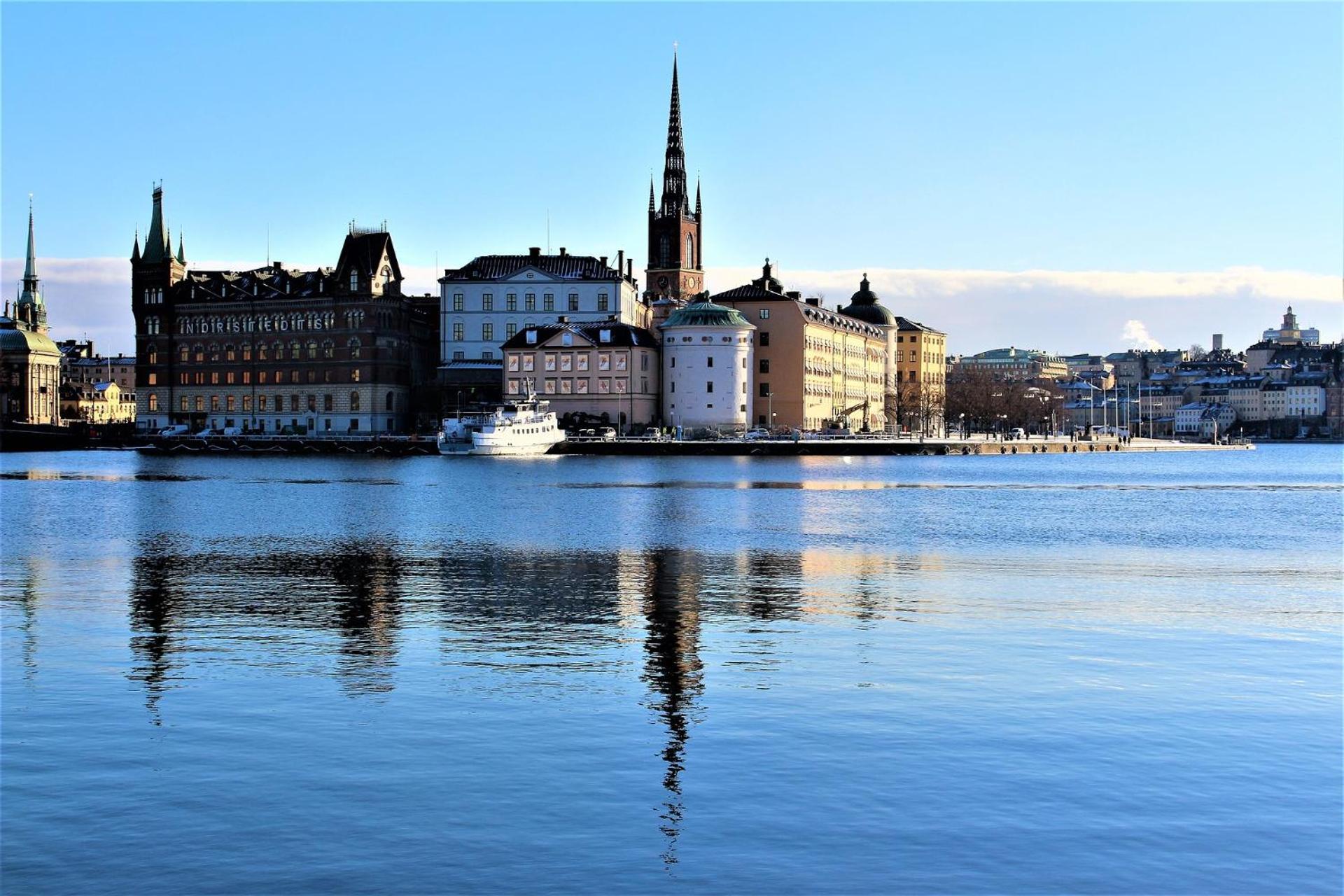 Central Apartment 5Min Drive To The Airport. Stockholm Bagian luar foto